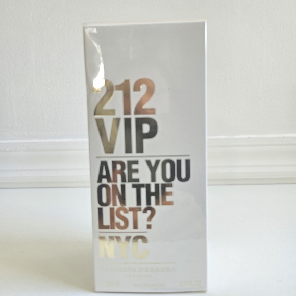 New Carolina Herrera 212 VIP Eau de Parfum 2.7 fl oz/80 ml - Sealed Packaging - Picture 8 of 12